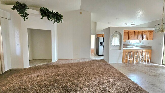 Foto del edificio - Parkway Village Beauty - 3 Bed + 3 Bth!