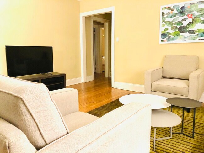 Foto del edificio - 2135 Ridge Ave