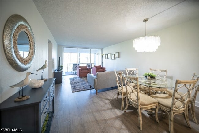 Foto del edificio - 1086 Forest Lakes Dr