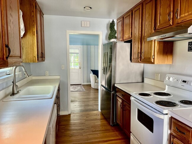 Building Photo - Charming Ann Arbor Bungalow with Modern Upgrades & Custom Heated Garage!