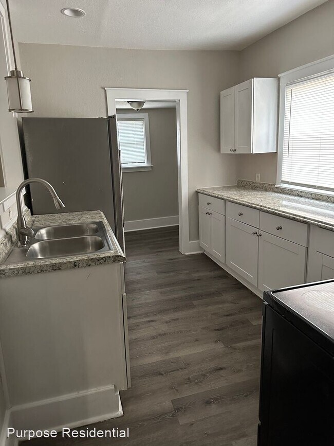 Building Photo - 3 br, 1 bath House - 1615 E 39th St