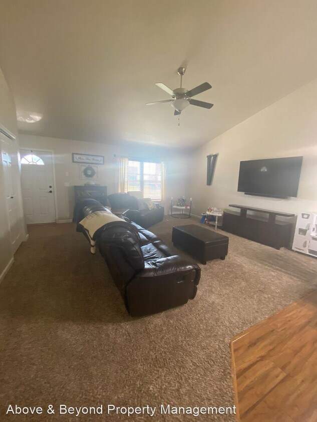 Foto principal - 3 br, 2 bath House - 1104 Powers Blvd