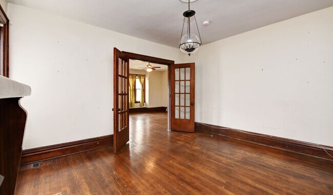 Foto del edificio - Charming 2-Bedroom Duplex in Franklin Park