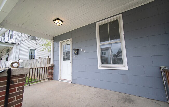 Building Photo - *MOVE IN SPECIAL - $200 Gift Card*