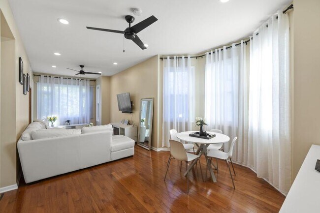 Foto del edificio - 3 bedroom in Chicago IL 60647