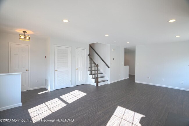 Building Photo - 655 Windflower Ct
