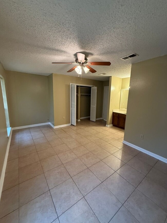 Photo - 1126-1128 Willow Creek Dr Apartment