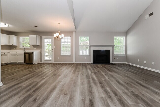 Foto del edificio - 2860 Highland Hill Pkwy