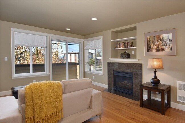 Building Photo - 3 br, 3.5 bath House - 11030 C Greenwood A...