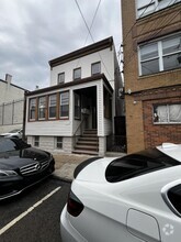 Building Photo - 600 67th St
