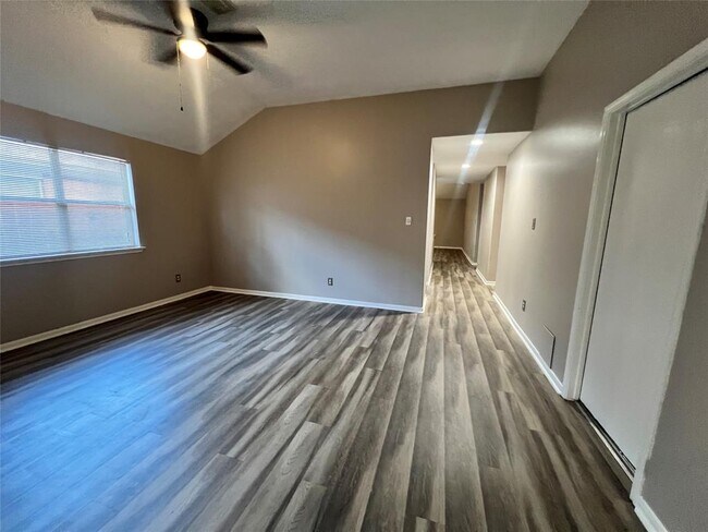 Building Photo - 2427 Halstead Dr