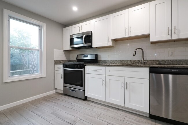 Building Photo - 1620 Palisade Ave