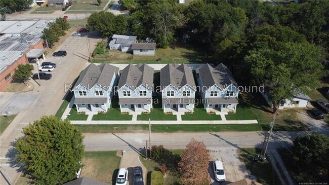 Foto del edificio - 726 S Weenonah Ave