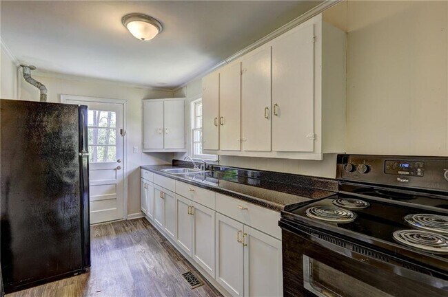 Foto del edificio - 3378 Pio Nono Cir