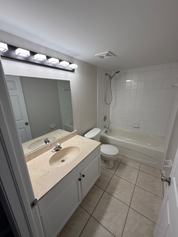 Building Photo - 1025 SE 12th St