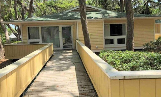 Building Photo - 615 Executive Golf Villas Rd