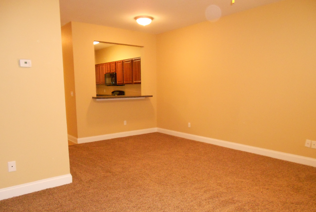Building Photo - 402 Willington Manor