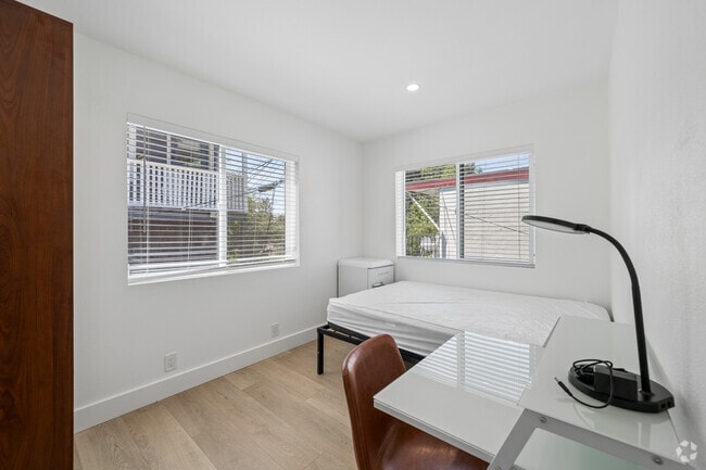 ADUA - 5BR, 2BA - 1,197SF - Bedroom - 2618 College