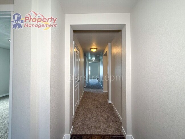 Foto del edificio - 3951 W Newland St