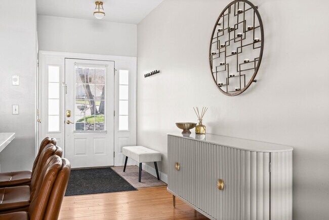 Foto del edificio - 1465 E Lakeshore Dr