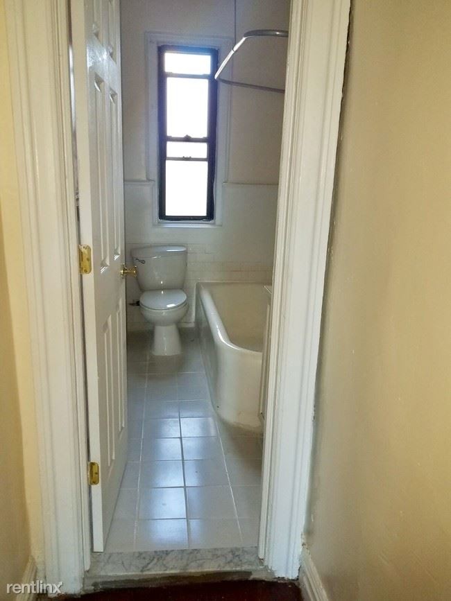 Building Photo - 1 br, 1 bath Duplex - 135 S Broadway DUPLEX