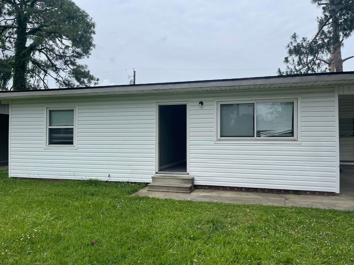 Foto principal - 120 Emerite Dr