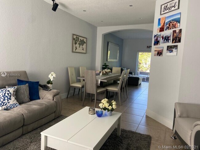 Foto del edificio - 4746 Lago Vista Dr