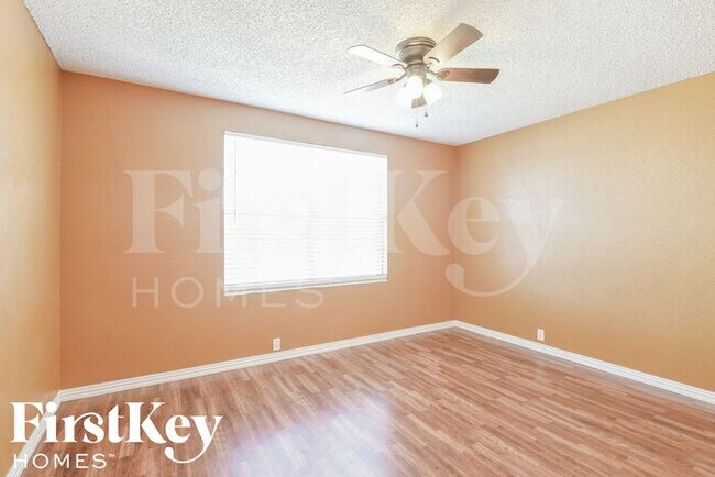 Foto del edificio - 1525 Heritage Blvd
