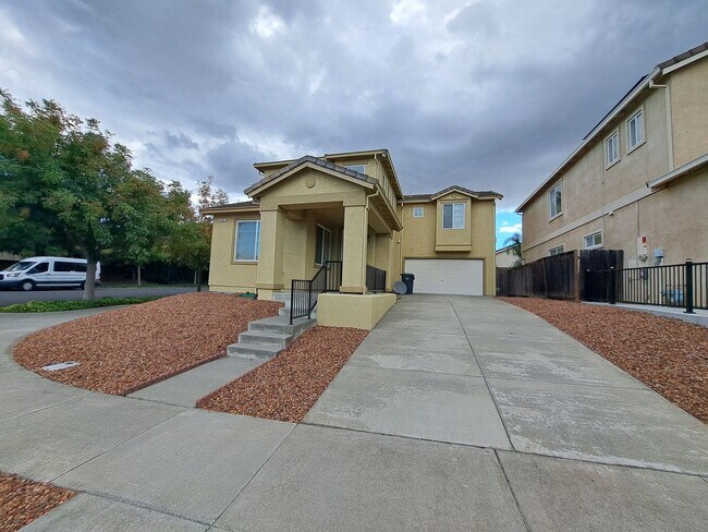 Foto del edificio - Expansive 3 bedroom/2.5 Bath Home in Corde...