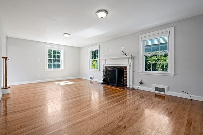 Foto del edificio - 73 Wetherbee Rd