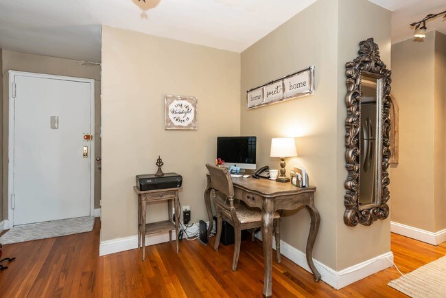 Foto del edificio - 4 Birchwood Ct
