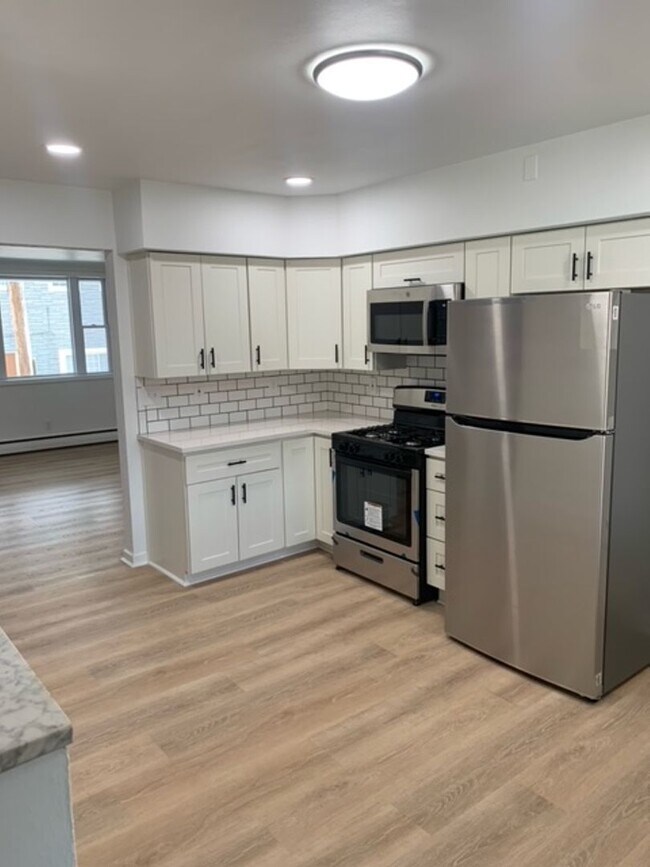 Foto del edificio - Beautiful 2 bedroom 2 bathroom home in the heart of Bloomfield.