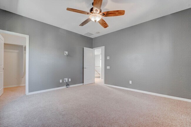 Foto del edificio - 2589 Chateau Clermont St