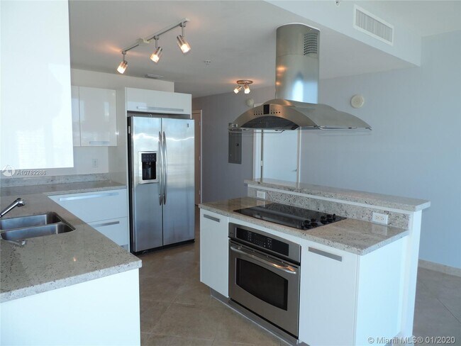 Foto del edificio - 601 NE 36th St