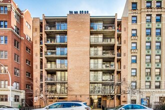 Building Photo - 651 W Sheridan Rd