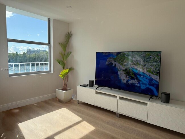 Foto del edificio - 16546 NE 26th Ave