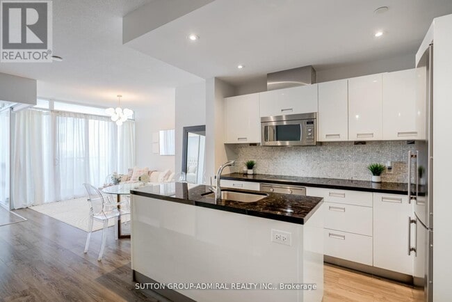 Photo du bâtiment - 90 Park Lawn Rd