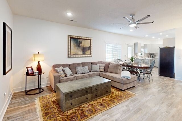 Foto del edificio - 1030 Canyon Dr