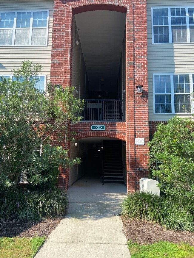 Building Photo - 2808 Bloomfield Ln