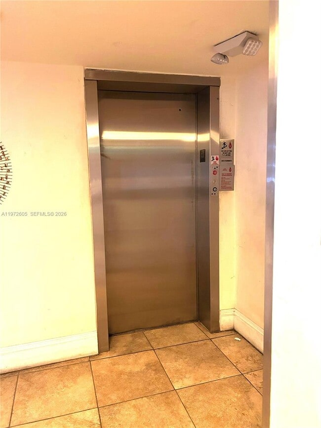 Building Photo - 910 Michigan Ave