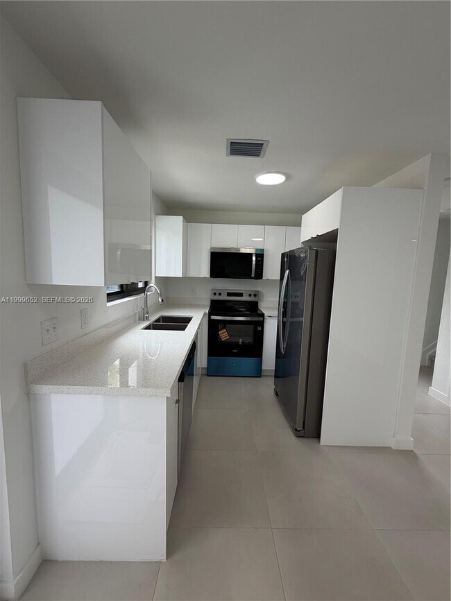 Foto del edificio - 8034 NW 14th Pl