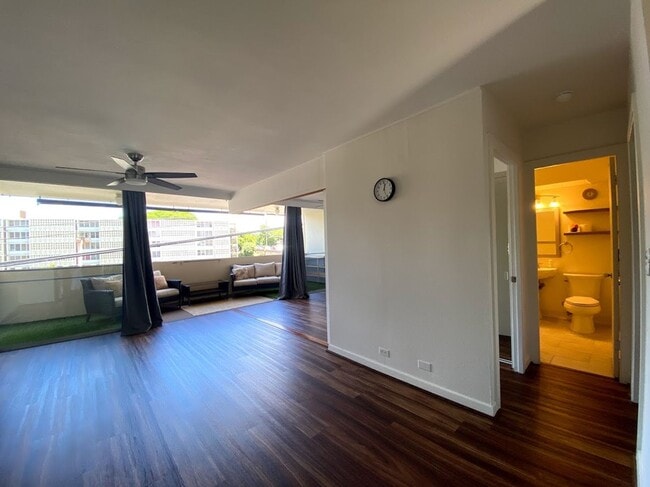 Building Photo - Emerson Court, Punchbowl Makiki 2 bedroom 1 ba 1 parking pet negotiable 20 lbs less