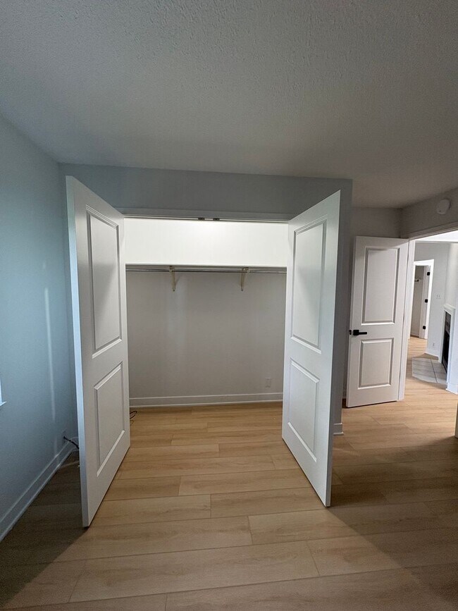 Foto del edificio - Beautiful Duplex on West Charter