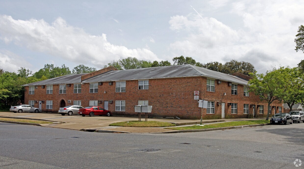 Primary Photo - 1203 Hillside Ave
