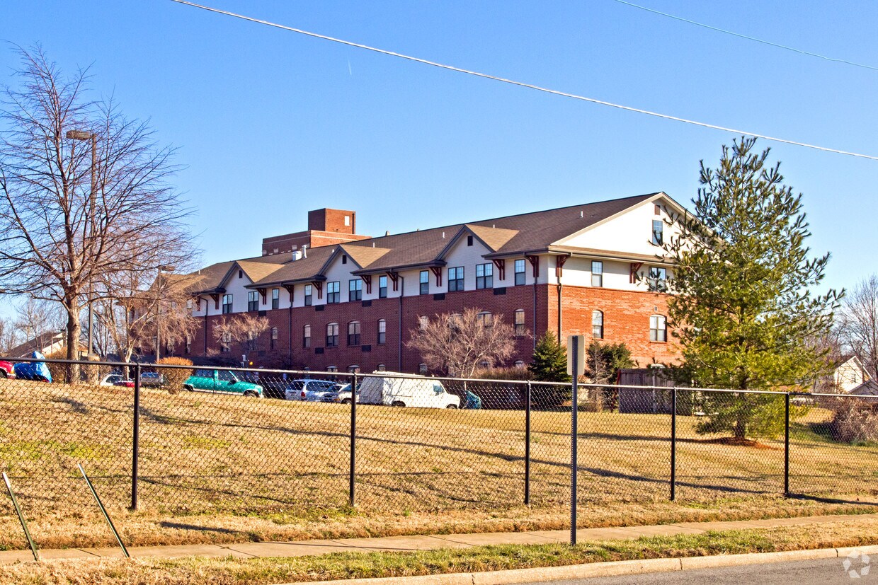 Primary Photo - Hylton Point II Apartments
