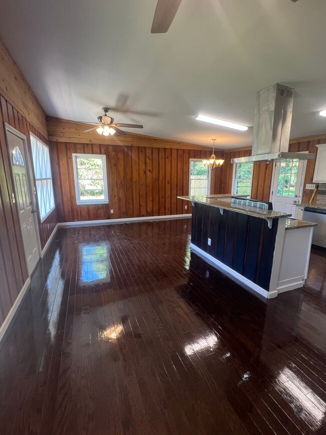 Building Photo - "Lake House Vibes"