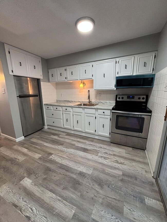 Building Photo - 4701 S Pointe Dr