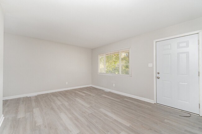 Foto del edificio - 815 Norwood Dr