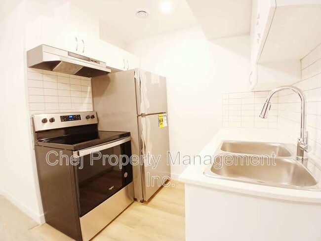 Building Photo - 20956-20919 19 Ave NW