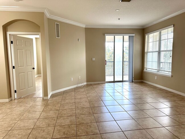 Building Photo - Lakeside at Lakes of Windermere, 3rd Floor...
